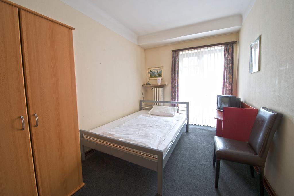 Hotel Continental Saarbrücken Oda fotoğraf