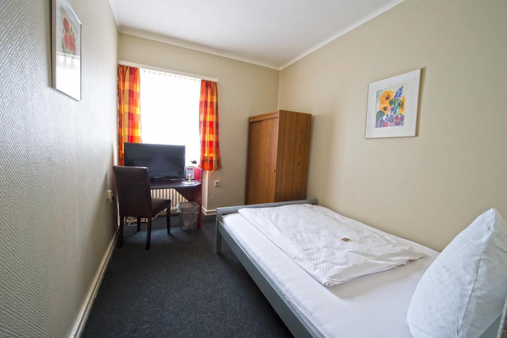 Hotel Continental Saarbrücken Oda fotoğraf