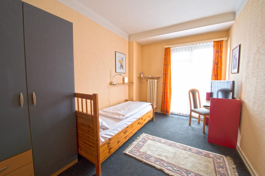 Hotel Continental Saarbrücken Oda fotoğraf