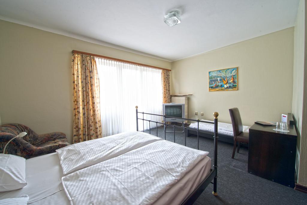 Hotel Continental Saarbrücken Oda fotoğraf
